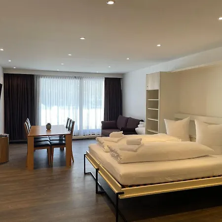 With Pool, Sauna & Gym Apartment *