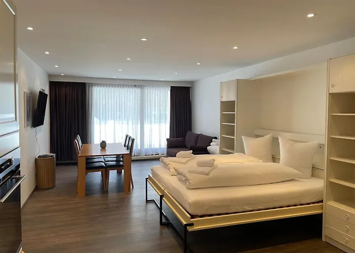 With Pool, Sauna & Gym Apartment *